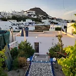Mamos Sunset House
