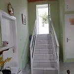 Mamos Sunset House *