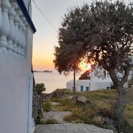 Mamos Sunset House Plaka *