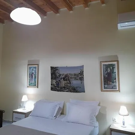 Mamos Sunset House Plaka