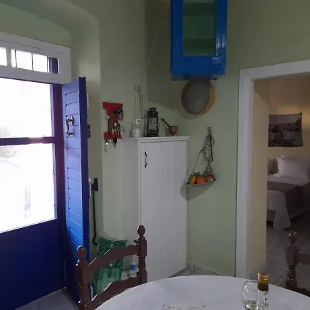 Mamos Sunset House Plaka