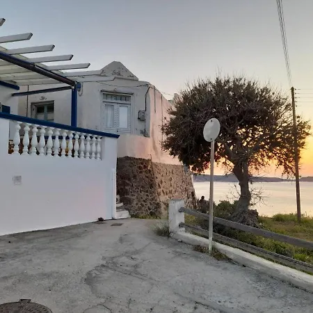 Mamos Sunset House Plaka