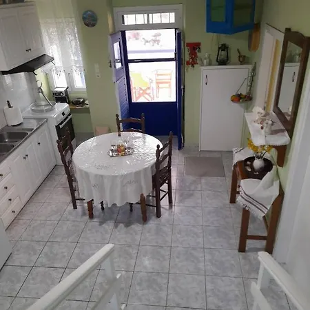 Mamos Sunset House Plaka