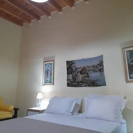 Mamos Sunset House Plaka