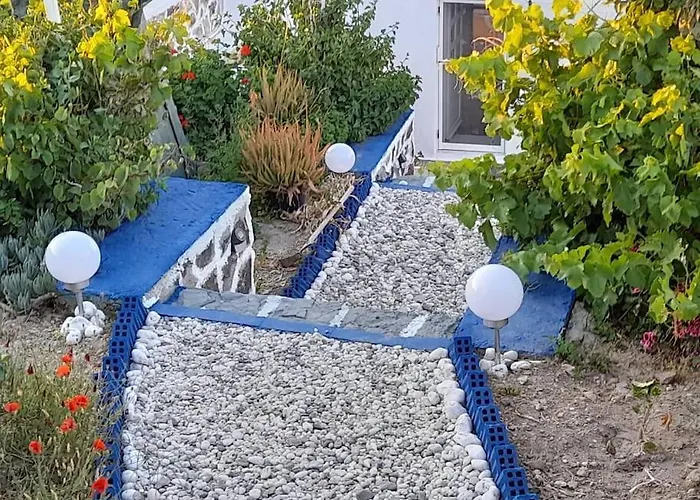 Mamos Sunset House *