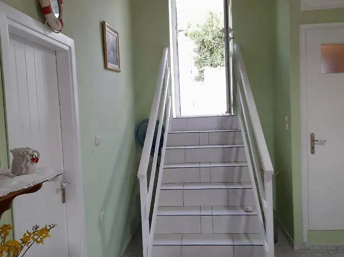 Mamos Sunset House *