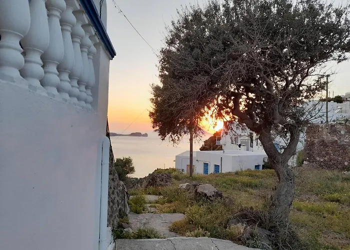 Mamos Sunset House *