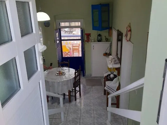 Semesterbostad Mamos Sunset House Plaka (Milos)