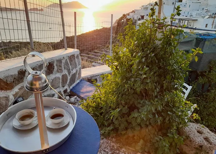 Mamos Sunset House *