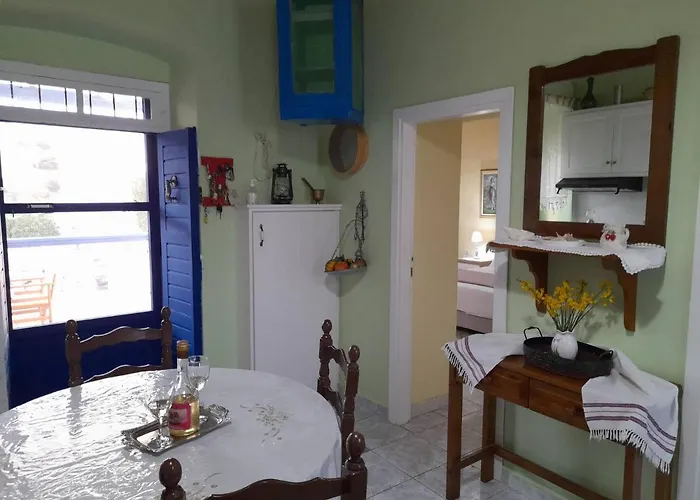 Mamos Sunset House *