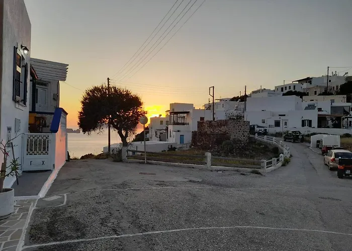 Mamos Sunset House *