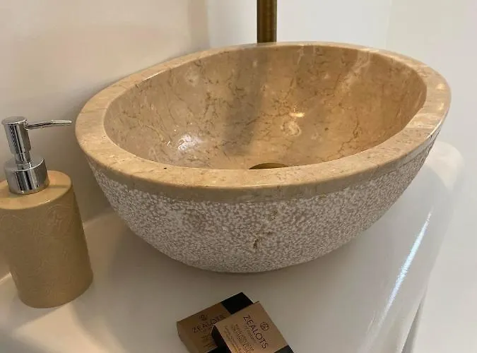 Semesterbostad Mamos Sunset House Plaka (Milos)